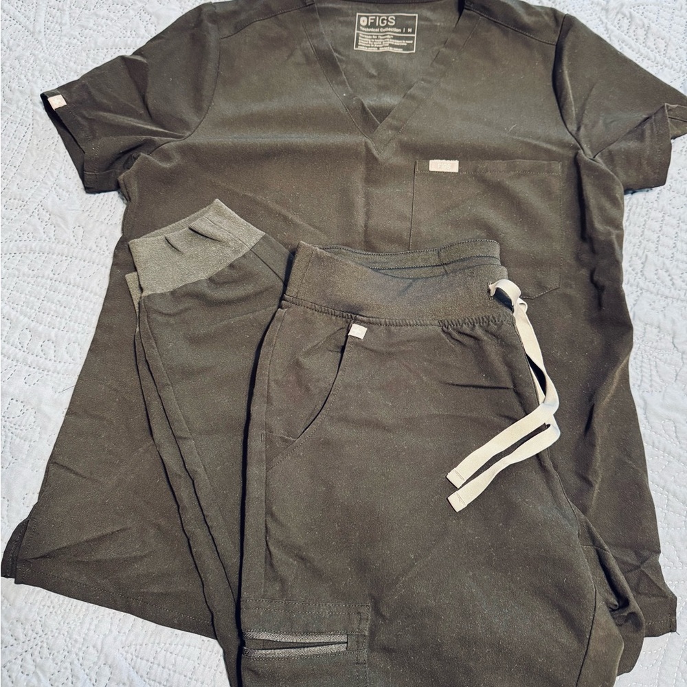 Figs Dark Green Scrub Set